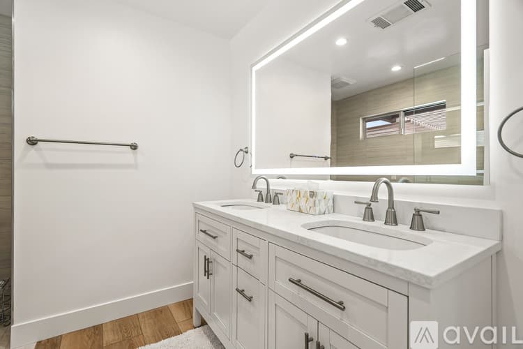 Palm Springs House: 912 N Camino Condor