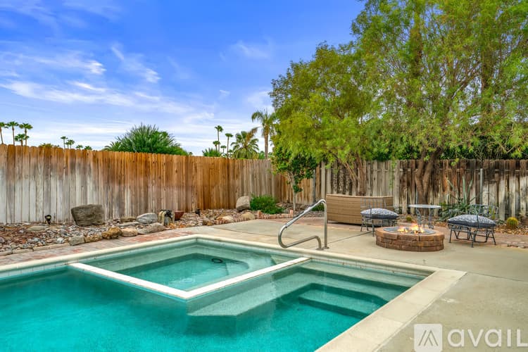 Palm Springs House: 912 N Camino Condor