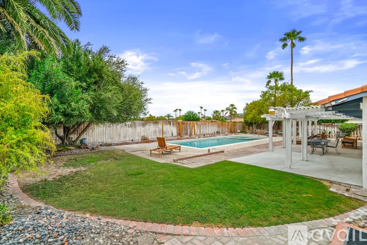 Palm Springs House: 912 N Camino Condor