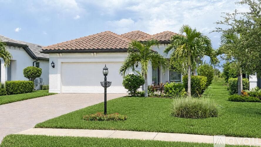 Estero House: 20044 Kingmont Drive