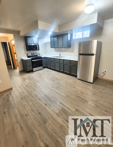St. Cloud House: 821 10 1 2 Ave S Lower Unit