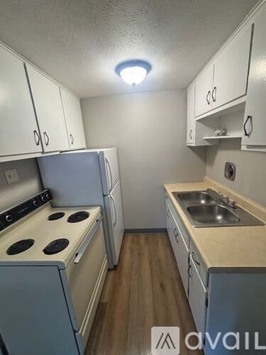 Fairview Park Apartment: 20604 Lorain Rd