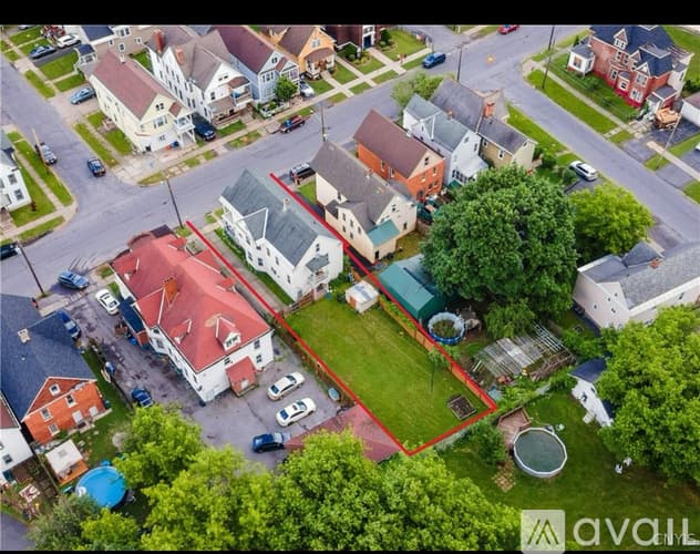 Utica Apartment: 744 South St