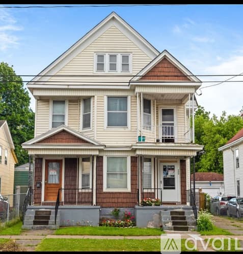 Utica Apartment: 744 South St