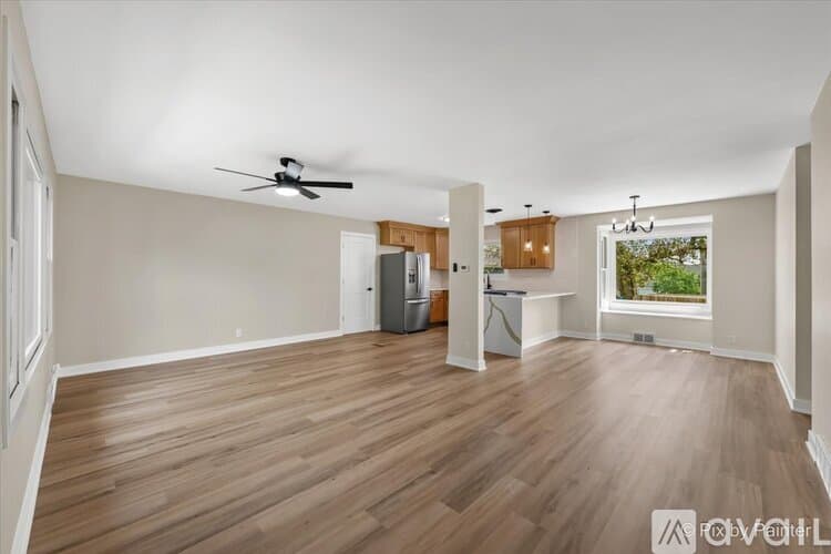 North Aurora House: 355 Hilltop Dr