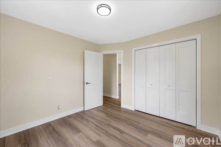 North Aurora House: 355 Hilltop Dr