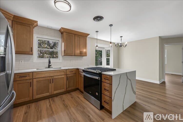 North Aurora House: 355 Hilltop Dr