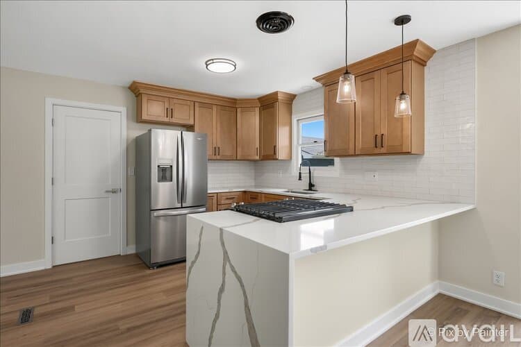North Aurora House: 355 Hilltop Dr
