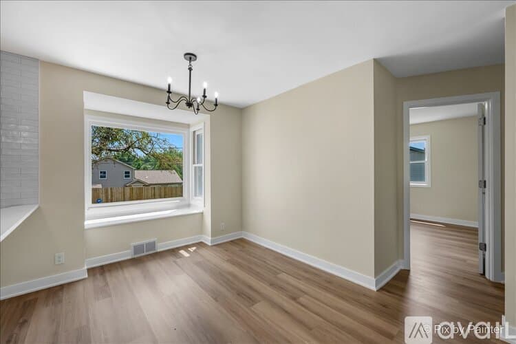 North Aurora House: 355 Hilltop Dr