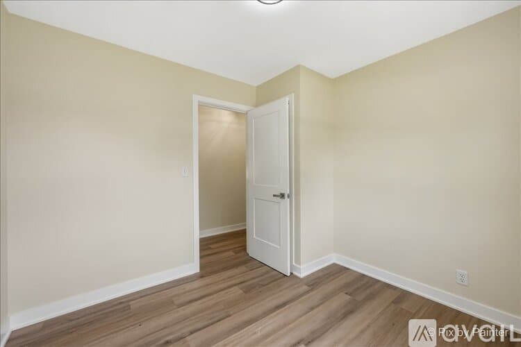 North Aurora House: 355 Hilltop Dr