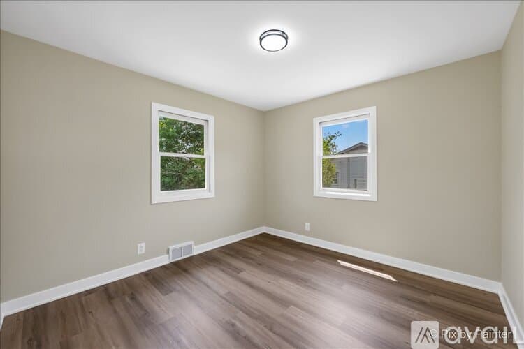 North Aurora House: 355 Hilltop Dr