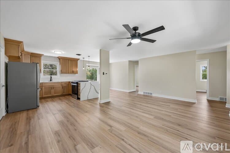 North Aurora House: 355 Hilltop Dr