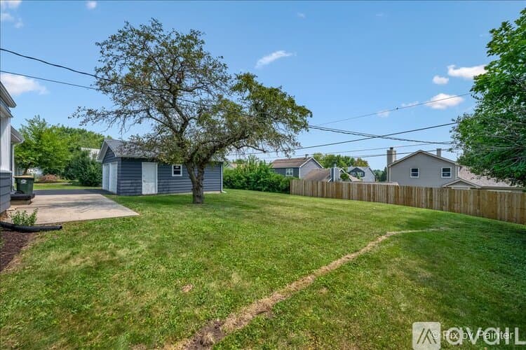 North Aurora House: 355 Hilltop Dr