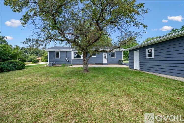 North Aurora House: 355 Hilltop Dr