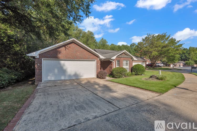 Tuscaloosa House: 2101 Fox Ridge Rd