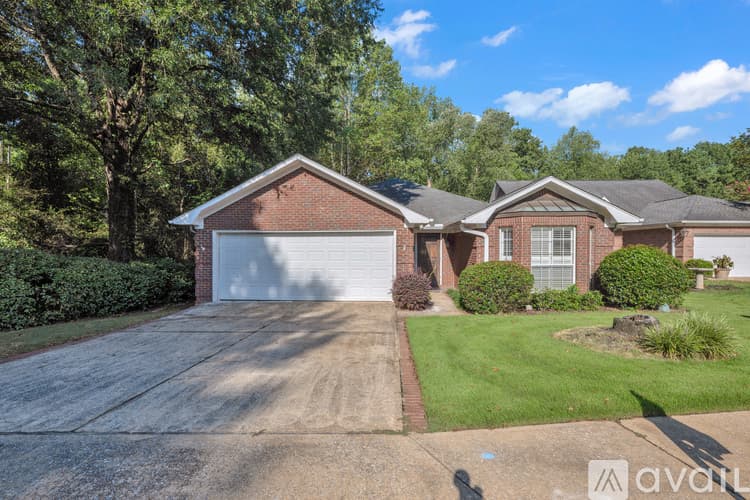 Tuscaloosa House: 2101 Fox Ridge Rd