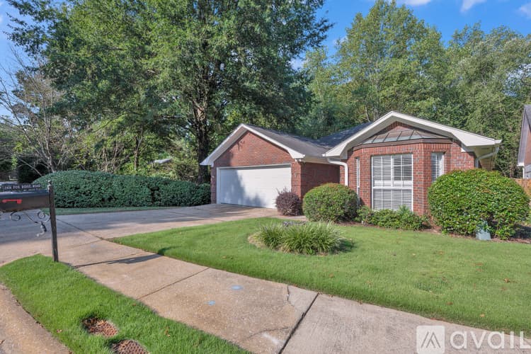 Tuscaloosa House: 2101 Fox Ridge Rd