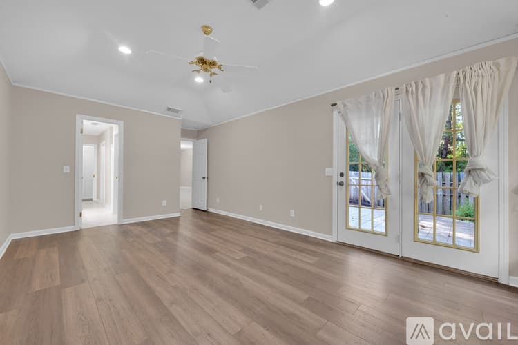 Tuscaloosa House: 2101 Fox Ridge Rd