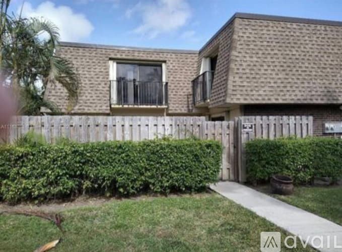Delray Beach Townhome: 2885 SW 22nd Cir