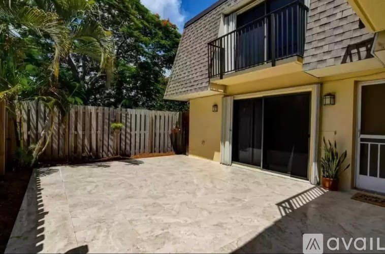 Delray Beach Townhome: 2885 SW 22nd Cir