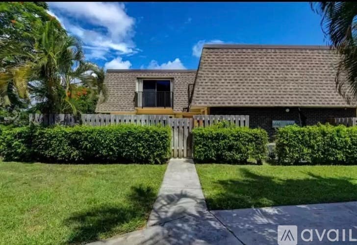Delray Beach Townhome: 2885 SW 22nd Cir