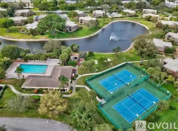Delray Beach Townhome: 2885 SW 22nd Cir