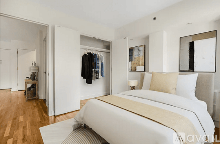New York Apartment: 101 W 15th St