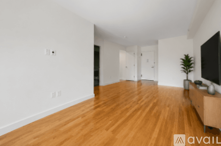 New York Apartment: 101 W 15th St