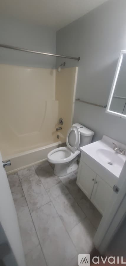 La Crosse Apartment: 1749 Bainbridge St