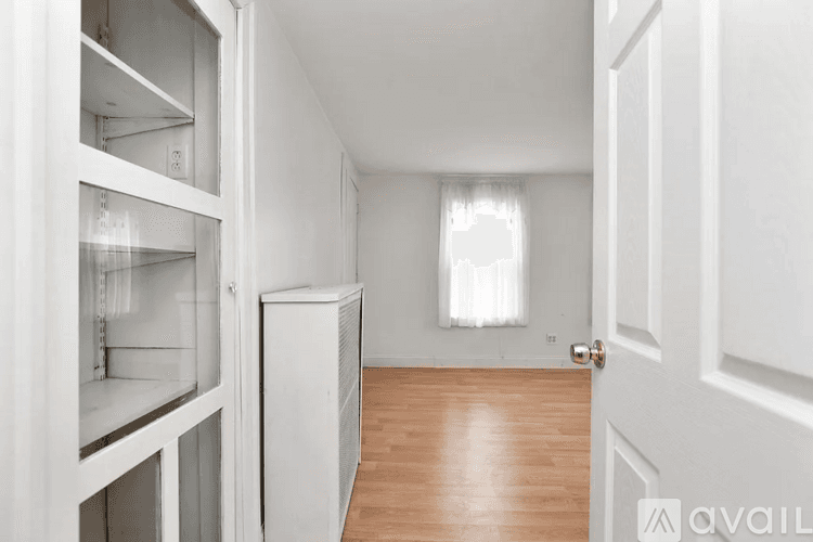 Woburn House: 3 Webster Ct
