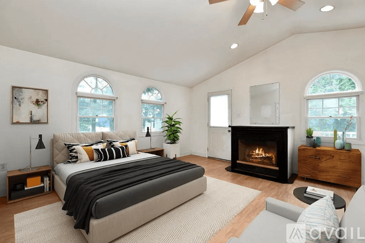 Woburn House: 3 Webster Ct