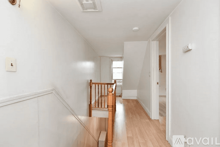 Woburn House: 3 Webster Ct