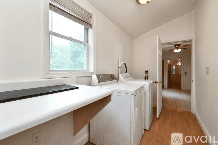 Woburn House: 3 Webster Ct