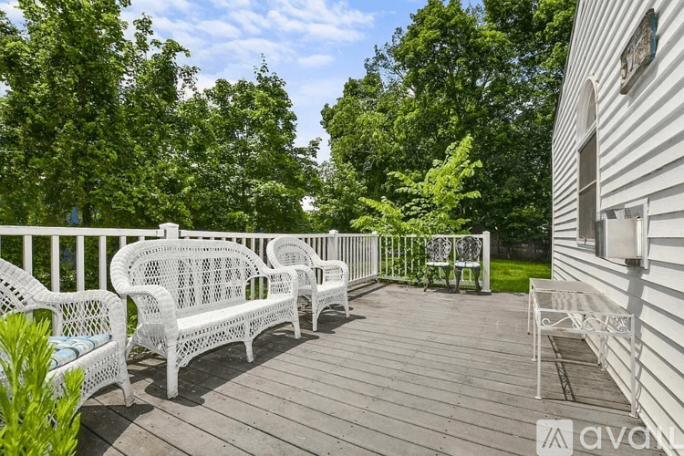 Woburn House: 3 Webster Ct