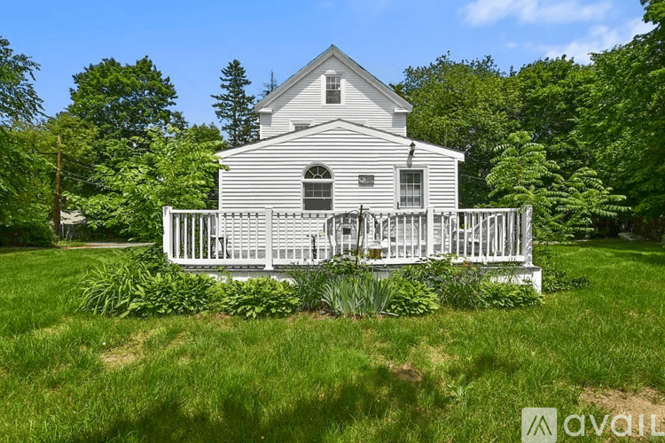Woburn House: 3 Webster Ct