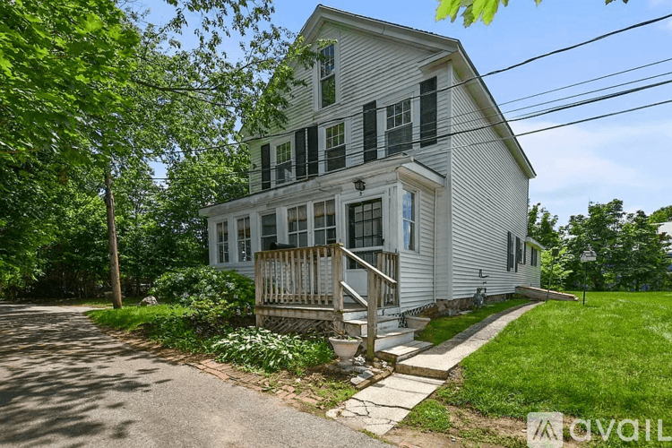 Woburn House: 3 Webster Ct