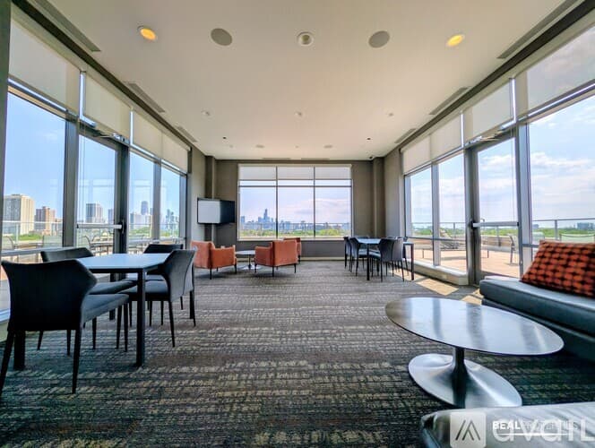 Chicago Apartment: 558 W Webster Ave