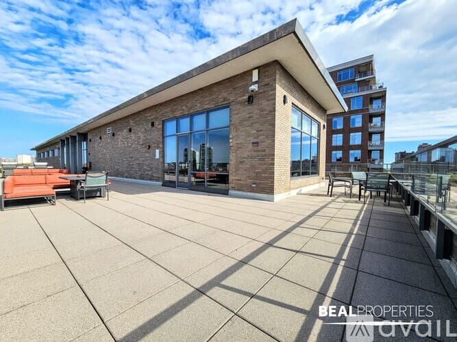Chicago Apartment: 558 W Webster Ave