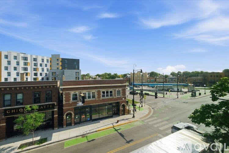 Chicago Apartment: 2638 N Milwaukee Ave