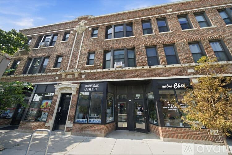 Chicago Apartment: 2638 N Milwaukee Ave
