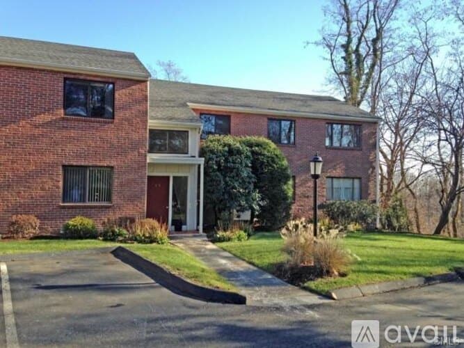 Westport Condo: Hills Lane
