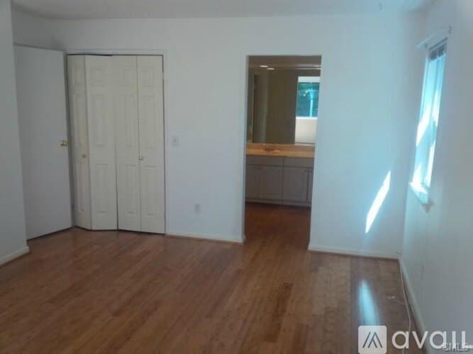 Westport Condo: Hills Lane