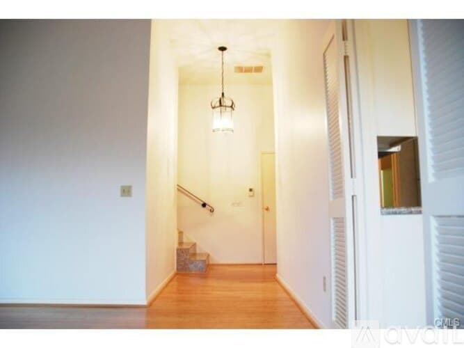 Westport Condo: Hills Lane