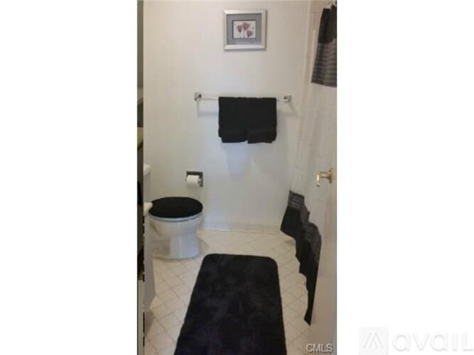 Westport Condo: Hills Lane
