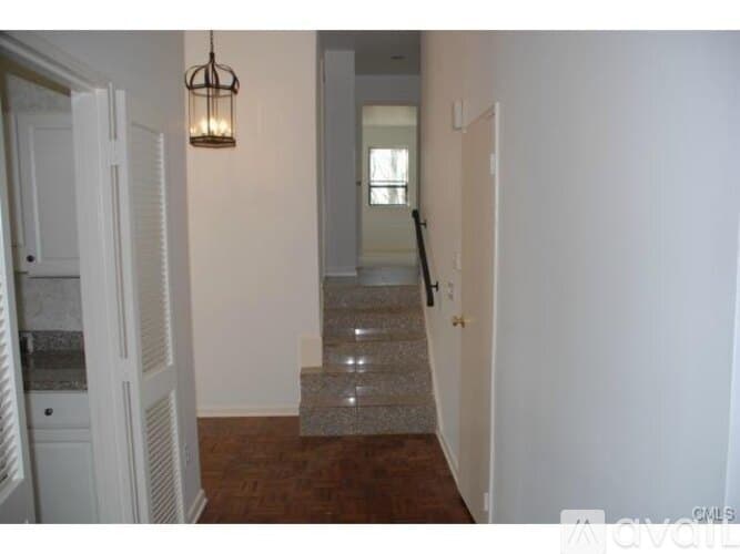 Westport Condo: Hills Lane
