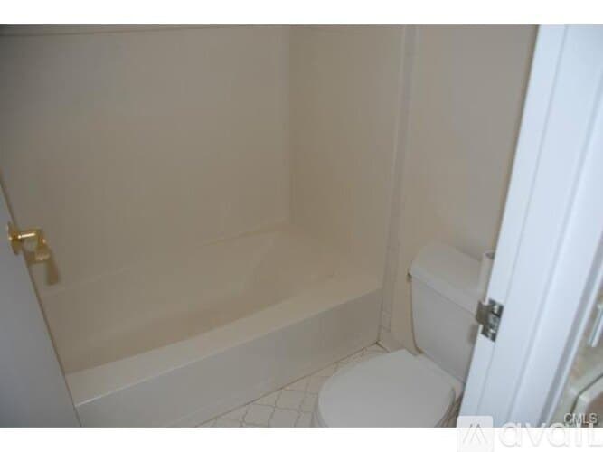 Westport Condo: Hills Lane