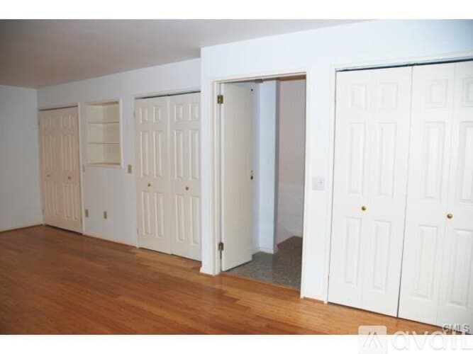 Westport Condo: Hills Lane