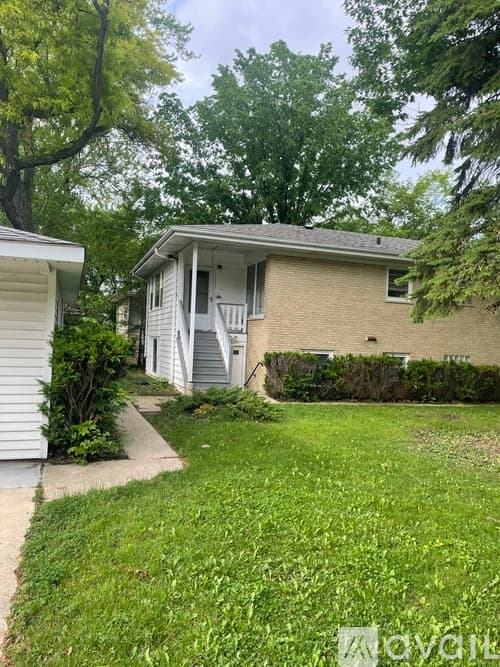 Bartlett Apartment: 250 Wayne Ct