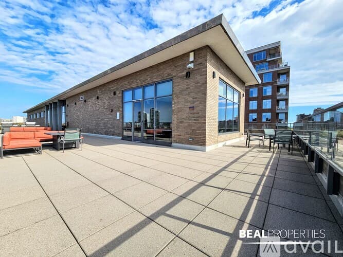 Chicago Apartment: 558 W Webster Ave