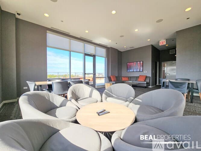 Chicago Apartment: 558 W Webster Ave